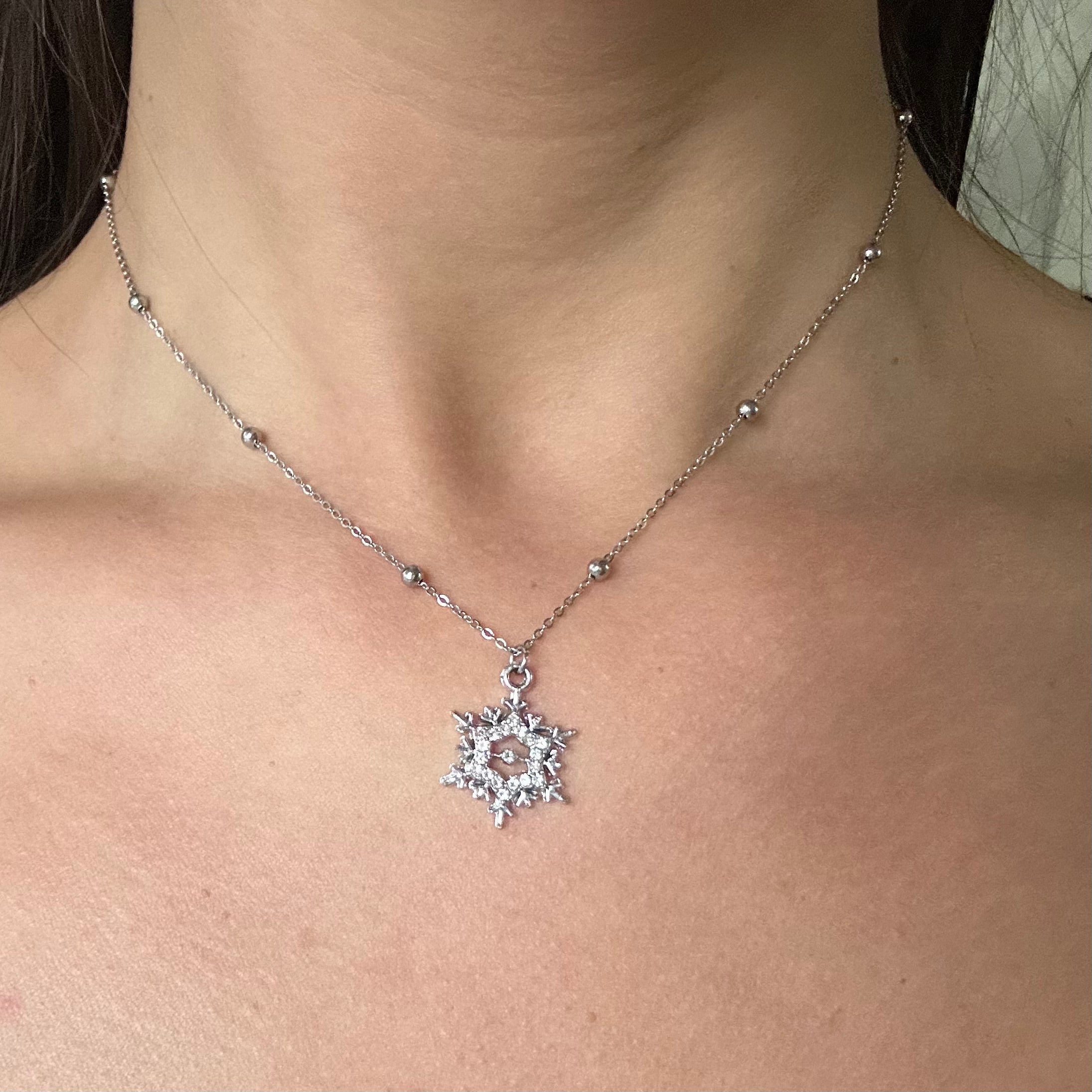 Collana in Acciaio con Ciondolo Fiocco di Neve e Cristalli
