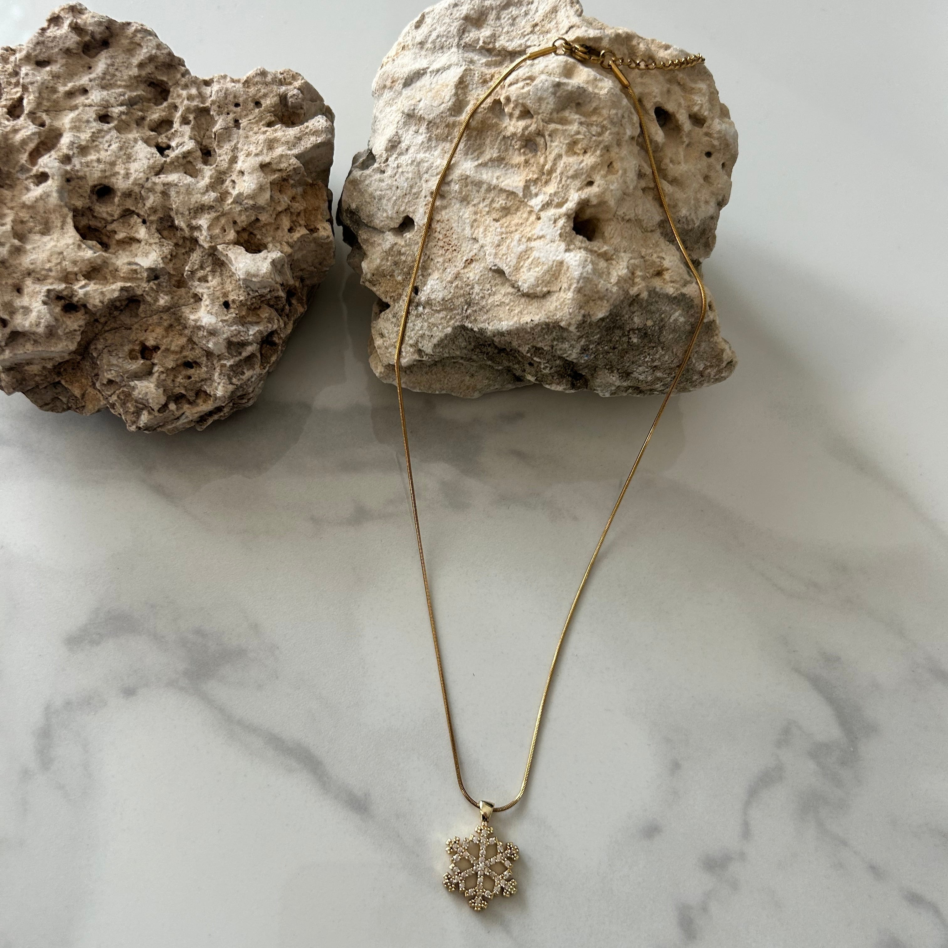 Collana in Acciaio con Ciondolo Fiocco di Neve e Cristalli