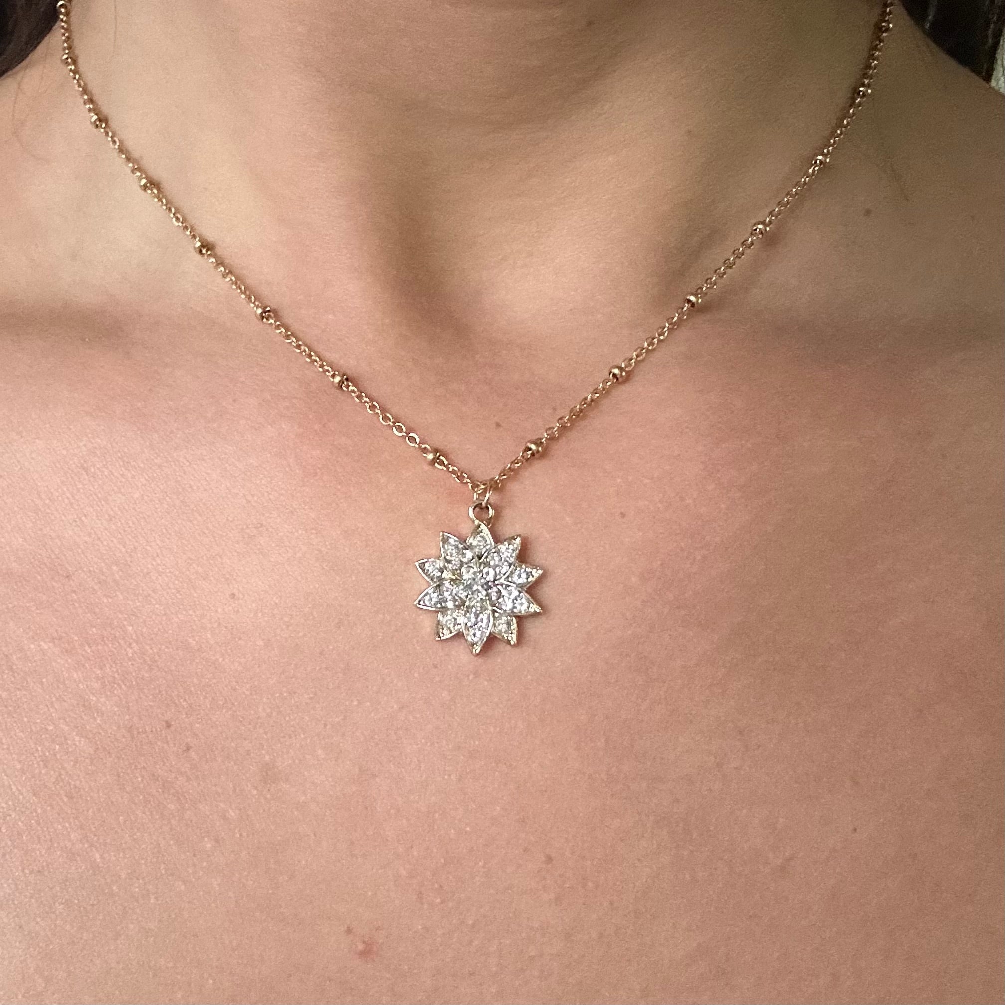 Collana in Acciaio con Ciondolo Fiocco di Neve e Cristalli