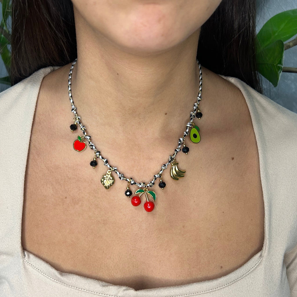 Collana colorata con charms