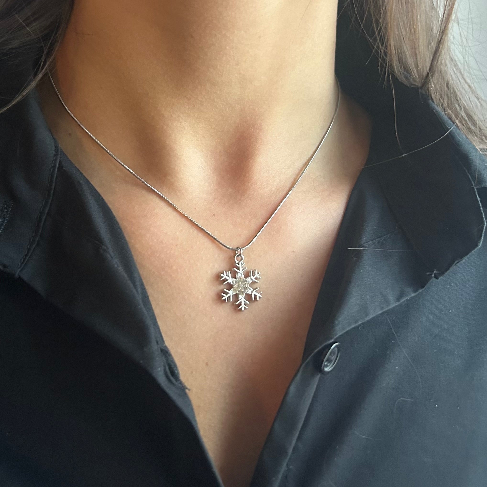 Collana in Acciaio con Ciondolo Fiocco di Neve e Cristalli