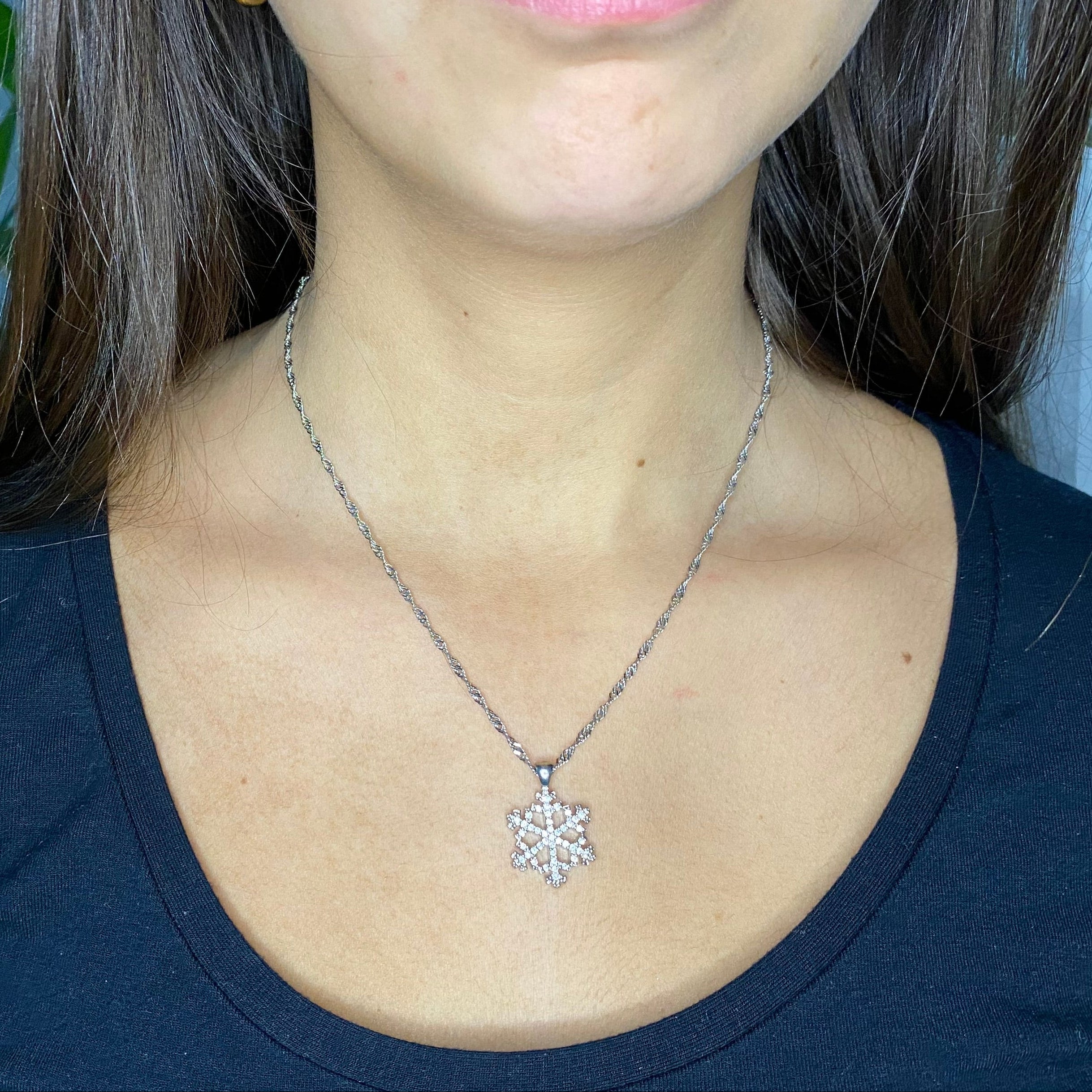 Collana in Acciaio con Ciondolo Fiocco di Neve e Cristalli