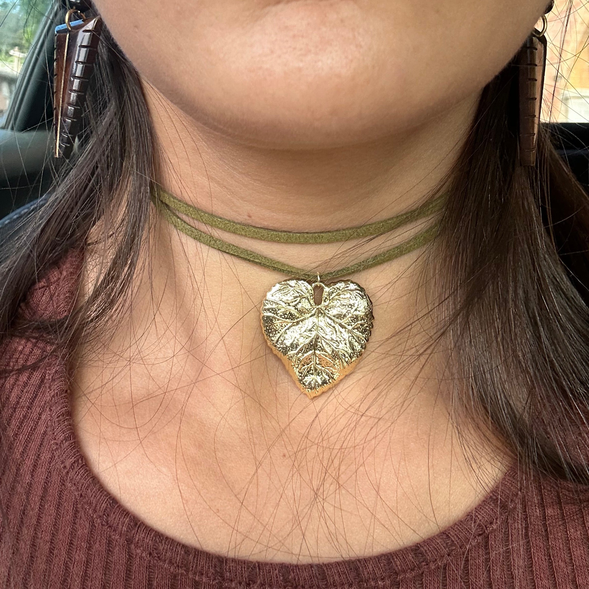 Choker in camoscio